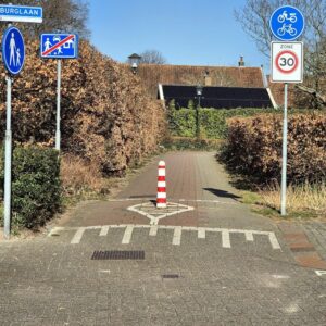 Beplakking en graffiti op verkeersbord, niveau A