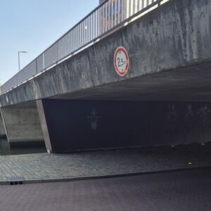 Beplakking en graffiti op kunstwerken, niveau A
