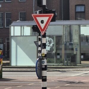 Beplakking en graffiti op verkeersvoorzieningen, niveau B