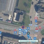Achttien borden op één kruispunt